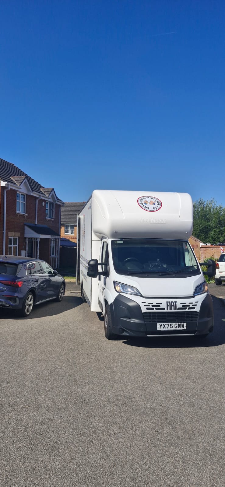 Shaw Haul Luton on a new-build close